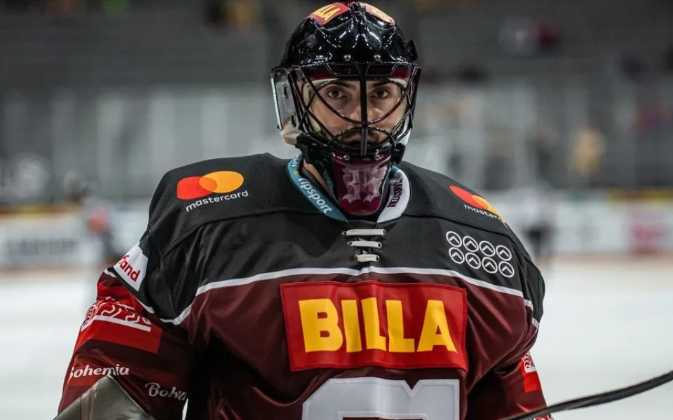 Machovský pustil kuriózní gól přes celé hřiště. Sparta prohrála 1:5