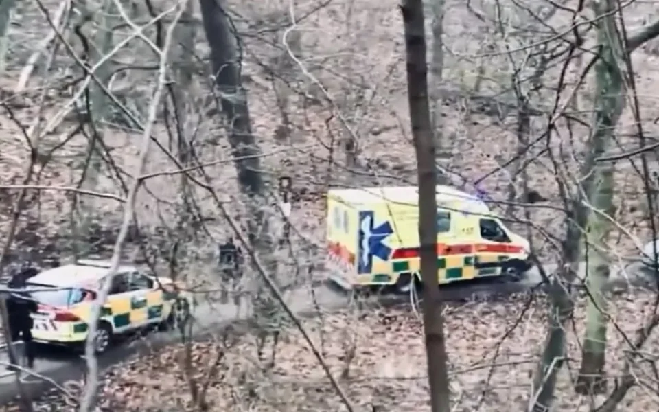 Třicetiletý muž spadl ze skály v Divoké Šárce. Utrpěl mnohačetná poranění
