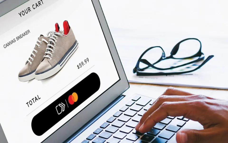 Lenost a obezřetnost Čechů změnila nákupy na internetu. Mastercard přichází se službou Click to Pay