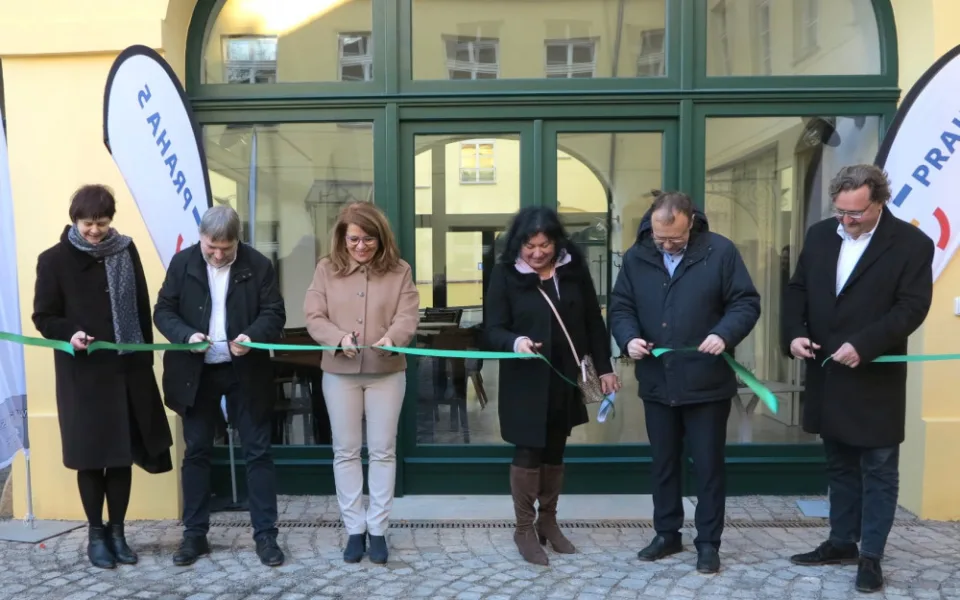 Praha 5 zrekonstruovala hlubočepský Raudnitzův dům. Vzniklo 22 bytů s pečovatelskou službou