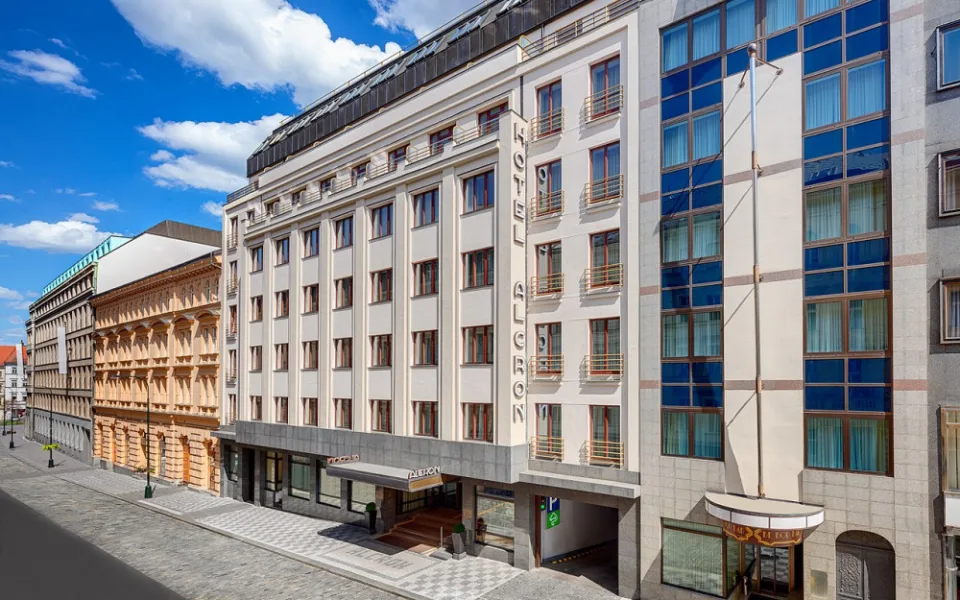 Konec jedné éry hotelu Alcron. Majitelé investovali zhruba půl miliardy do rekonstrukce a oživení gastronomie