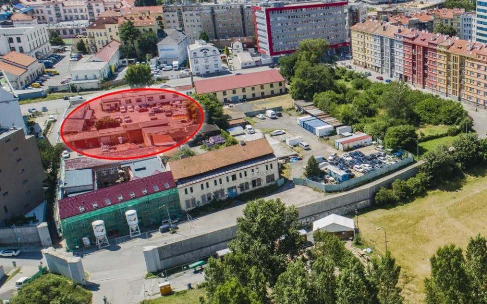 Sedmička po sto letech postaví novou školu