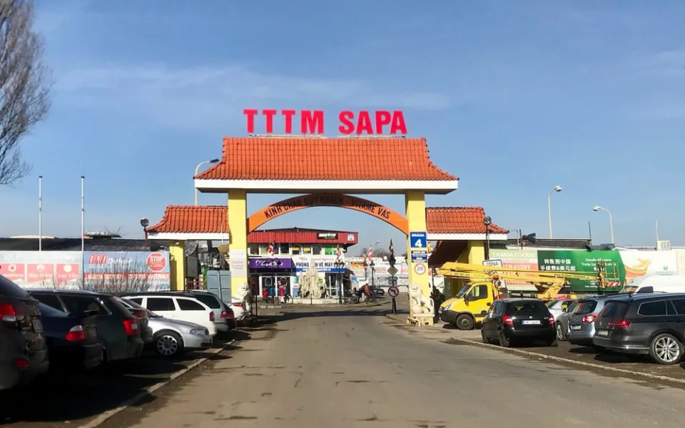 Veterináři v tržnici Sapa odhalili 300 kg nevyhovujících potravin a týrání