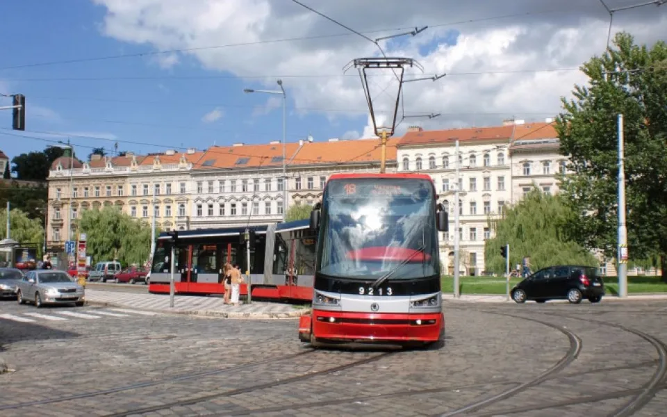 Mezi Újezdem a Malostranskou o víkendu nepojedou tramvaje. DPP zavede objízdné trasy
