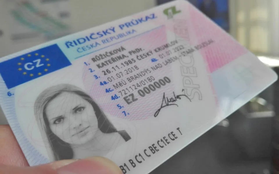 Potvrzení o občance přichází z mailu elektra. Se stížnostmi jsme se setkali, přiznává vedení obchodu