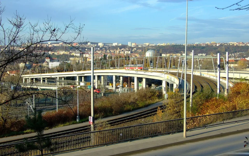Mezi Palmovkou a Ohradou nepojedou tramvaje. Výluka potrvá rok a čtvrt