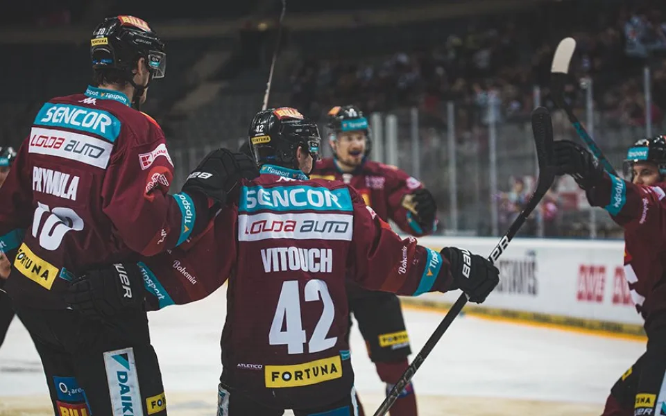 Sparta dál vítězí. Na domácím ledě porazila Plzeň 5:3