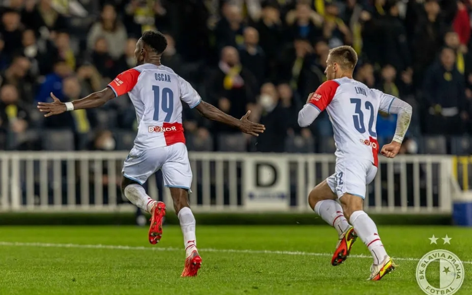 Fotbalisté Slavie v zápase Evropské konferenční ligy zvítězili nad Fenerbahce 3:2. Je to fantastické vítězství, říká Lingr