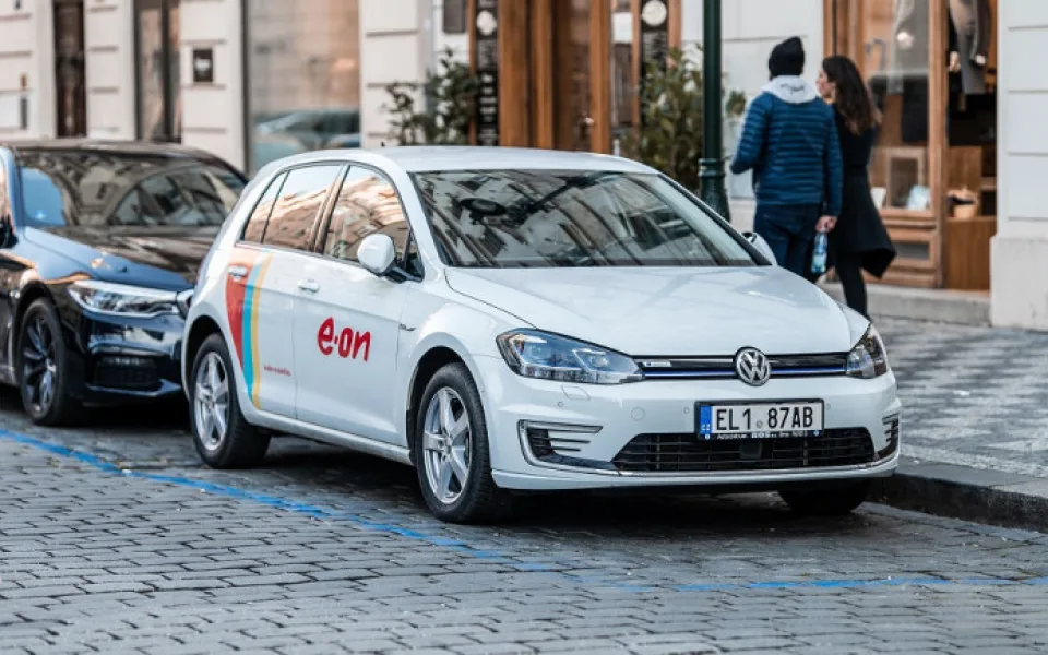 V Praze budou letos do 82 lamp instalovány nabíječky pro elektromobily