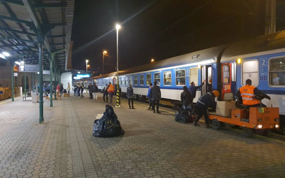 Do Prahy ráno dorazil další vlak s uprchlíky. Další vyjel večer
