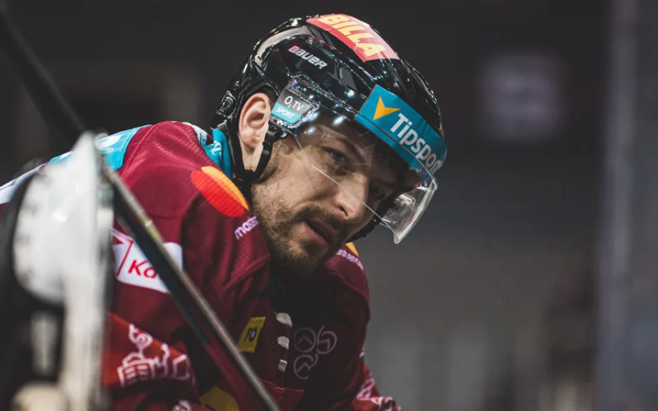 Ruský hokejista Oleg Pogorišnyj ve Spartě končí. V lednu odjel pro víza, nevrátil se kvůli válce
