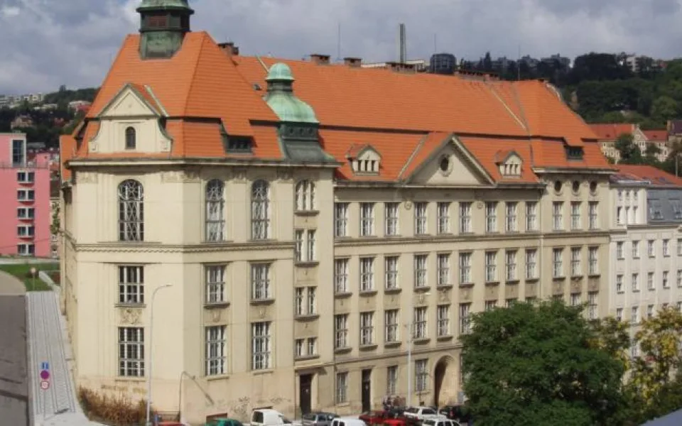 Gymnázium Na Zatlance se dočká nové tělocvičny. Hotovo by mělo být už příští rok