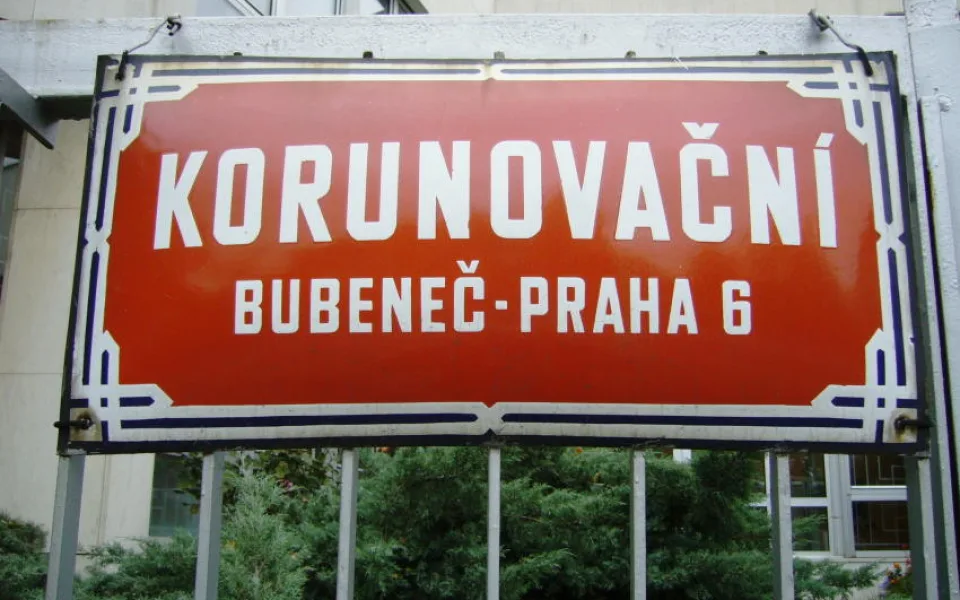 Schváleno. Praha přejmenuje část Korunovační ulice u ruského velvyslanectví na Ukrajinských hrdinů