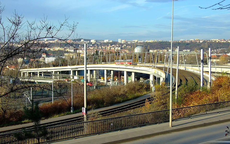 16484658194604-241-960px-praha-zizkov-tramvajova-estakada-ii