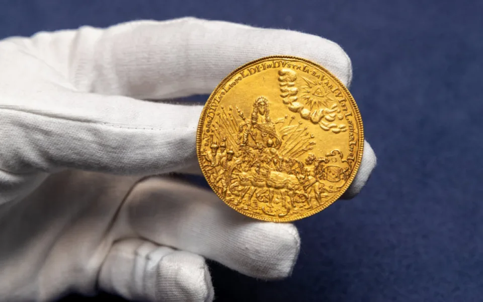 Aukce mincí vynesla 154 milionů. Desetidukát se prodal za 10 a půl milionu