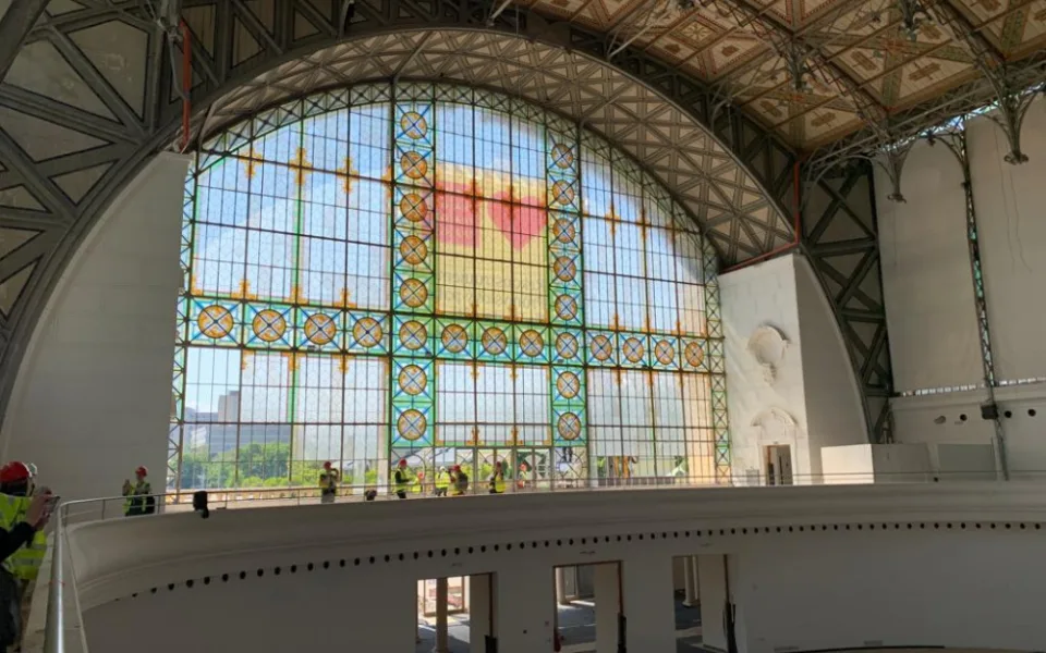 VIDEO: Podívejte se do útrob Průmyslového paláce, kde probíhá unikátní rekonstrukce