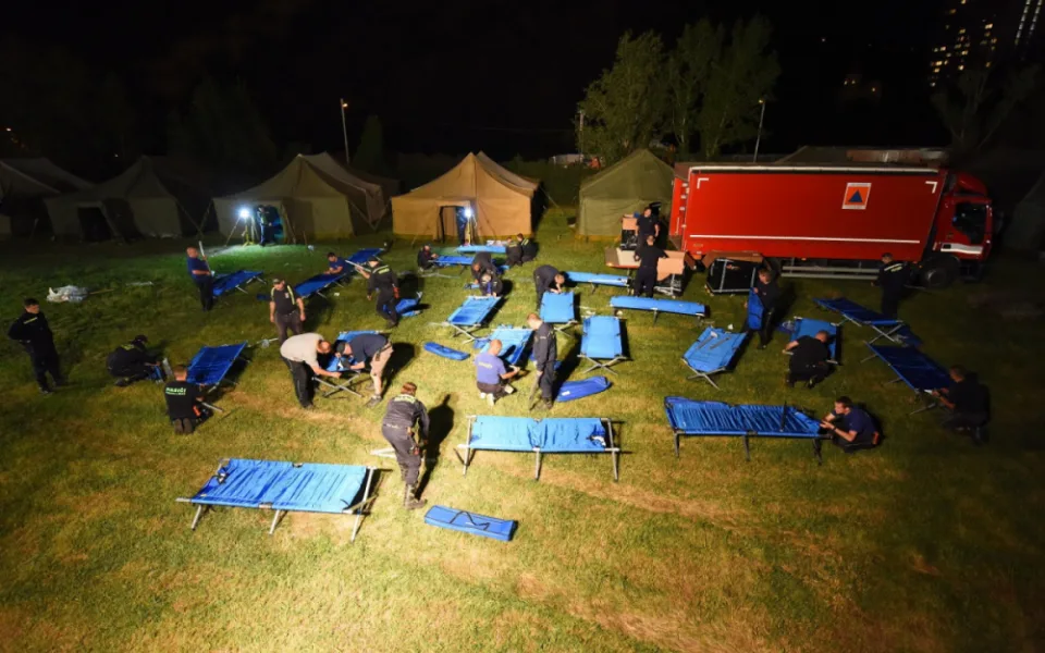 Uprchlíci z hlavního nádraží se začnou stěhovat do stanového městečka nejpozději v pátek