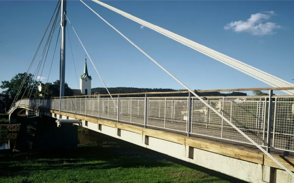 VIDEO: Radotínská lávka je ve velmi špatném stavu. Nová bude fungovat od půlky července