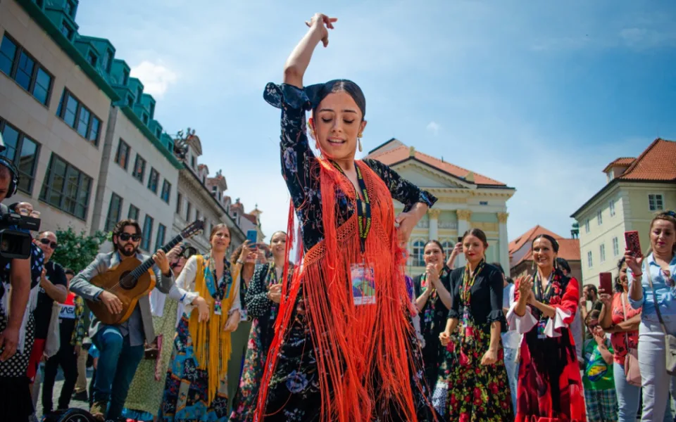 FOTOGALERIE: Centrem Prahy prošel průvod stovek Romů. Podívejte se