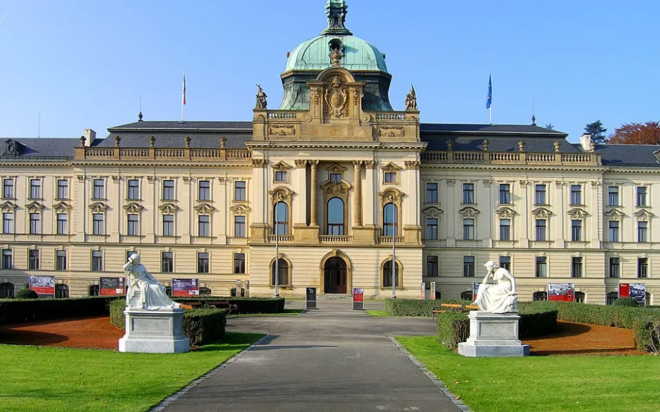 Zahrada Strakovy akademie.
