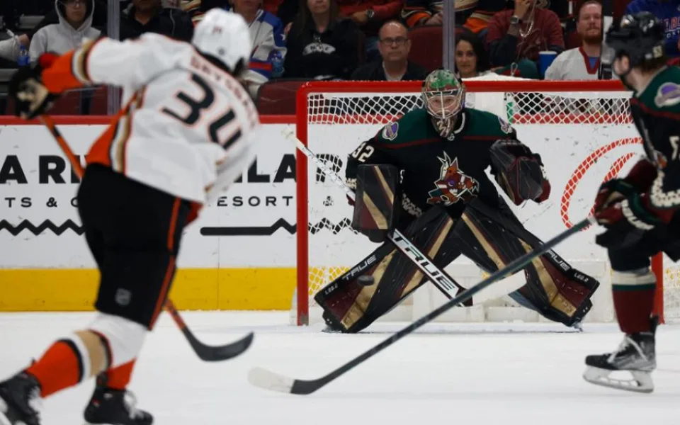Z NHL do extraligy. Brankář Josef Kořenář posílí hokejovou Spartu