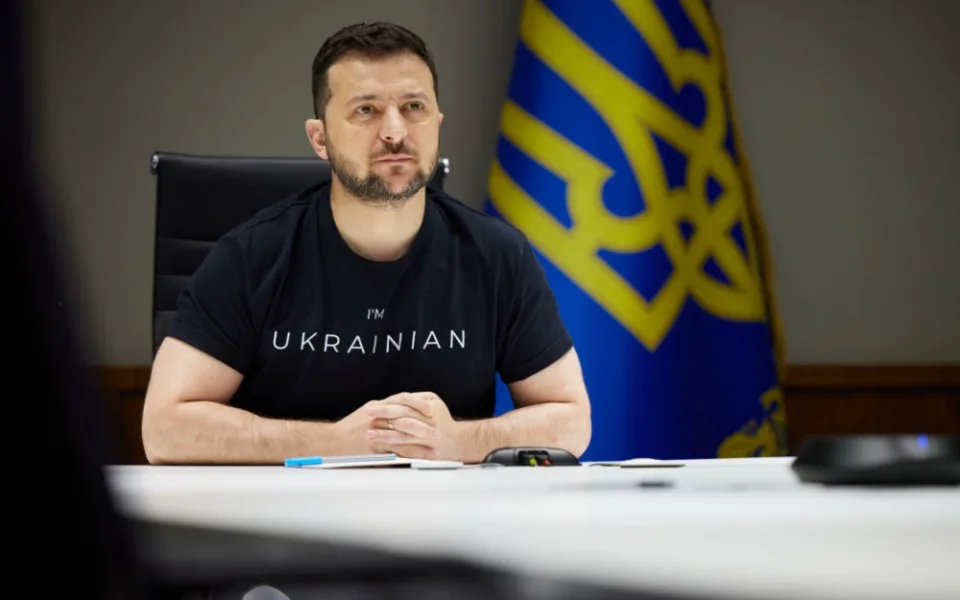 Zelenskyj dnes promluví k českým zákonodárcům. Před ním vystoupí Vystrčil, Pekarová Adamová i Fiala