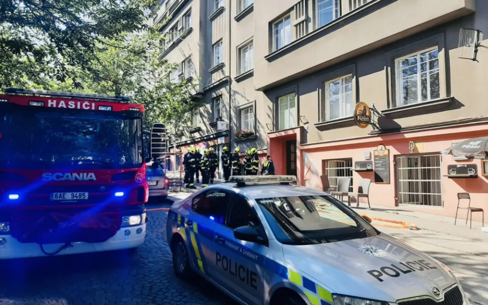 Policisté ulici uzavřeli.