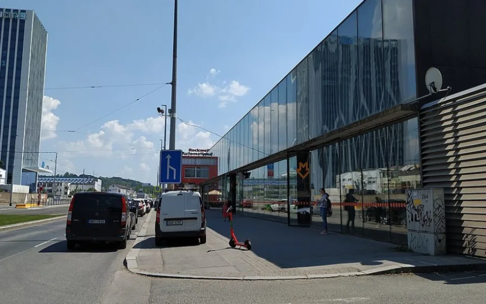 Stanice metra Kolbenova.