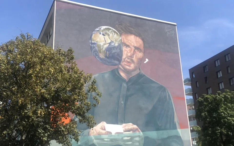 Mural je u metra Invalidovna.