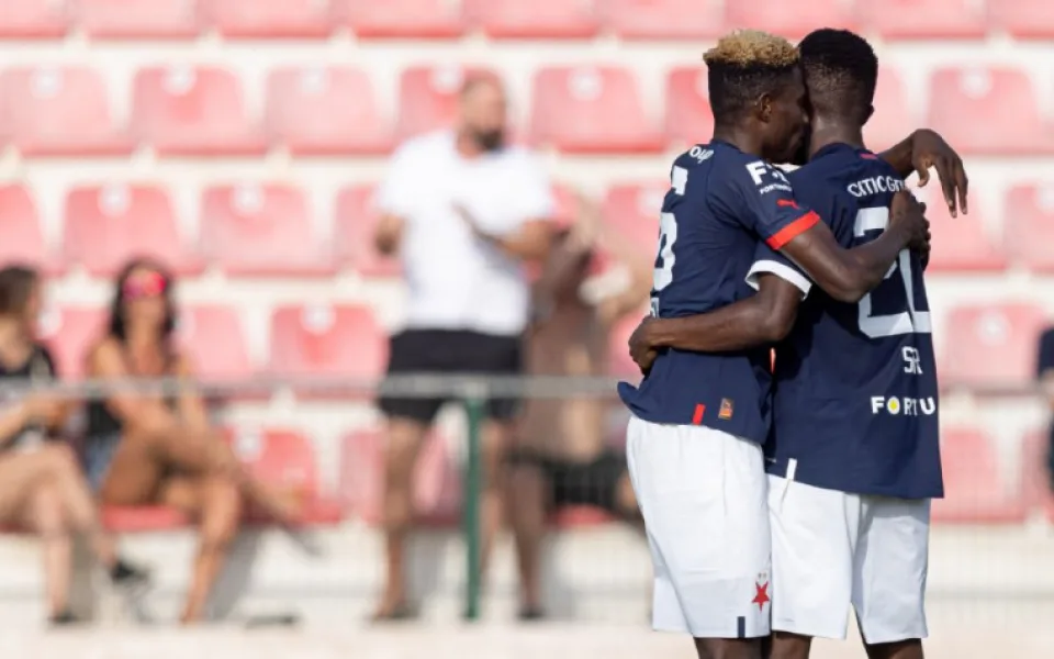 Slavie se nenechala fotbalovým trpaslíkem zaskočit, norský Viking si z Prahy odváží remízu.