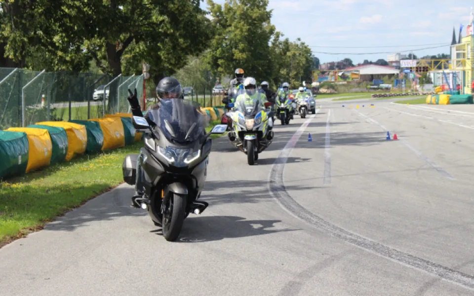 size3-16584085672262-103-policiste-zvou-motocyklisty-na-kurzy-bezpecne-jizdy-pro-motocyklisty