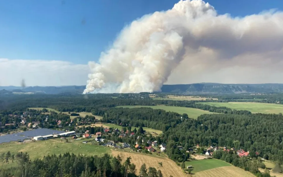 Nikdy nic většího než požár v Českém Švýcarsku jsem neviděl, říká armádní pilot z Prahy