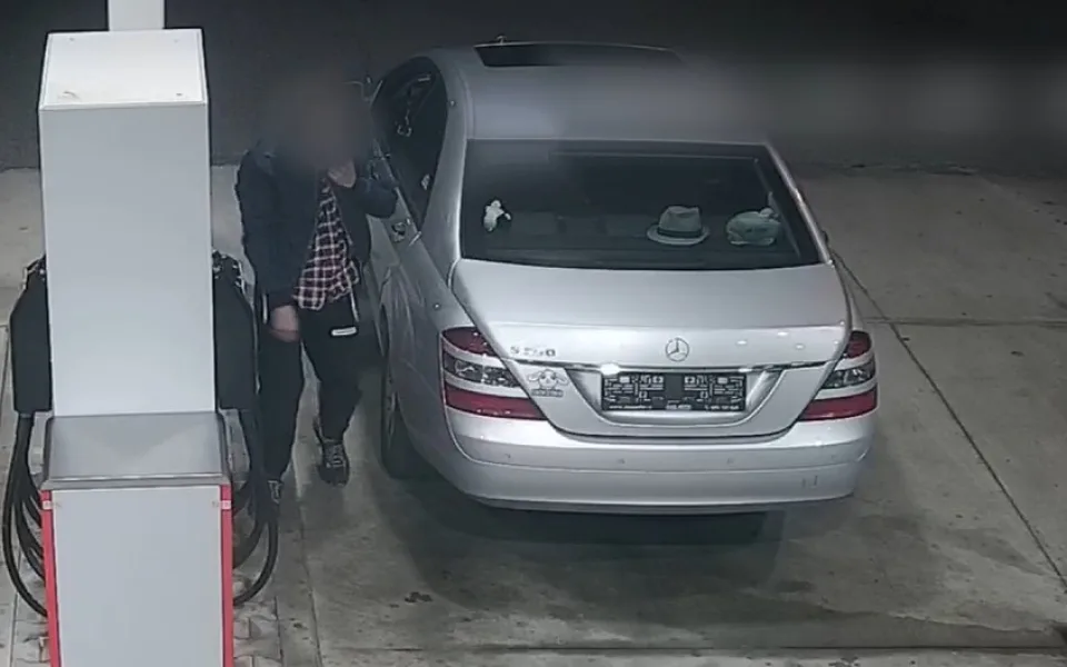 VIDEO: Policisté zadrželi muže, který v Praze kradl a vykrádal auta