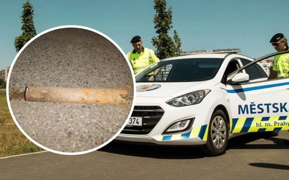 Muž házel po strážnících ocelové trubky. Skončil v poutech a je v rukou policie