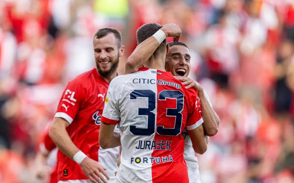 Slavia deklasovala Zlín 4:1. Má první ligovou výhru