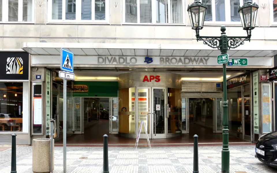 Palác Broadway jde už do třetí aukce.