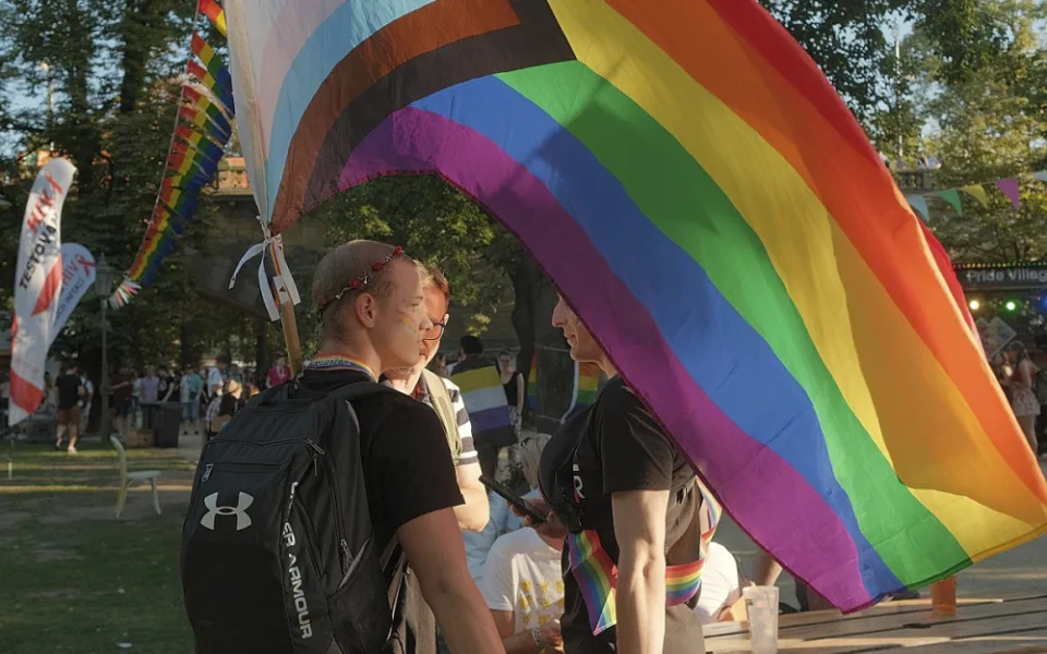 FOTOGALERIE: Praha září duhou. Proběhlo slavnostní zahájení Prague Pride
