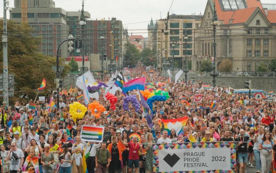 FOTOGALERIE: Duhový průvod prošel Prahou. Podívejte se na ty nejlepší momentky