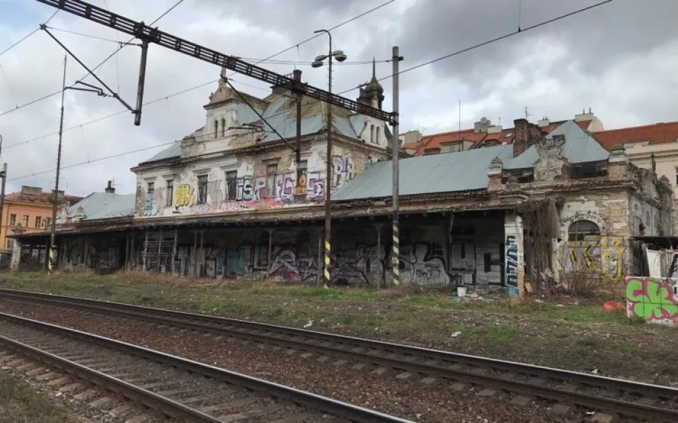 Kyperská firma, která je novým majitelem vyšehradského nádraží, chce začít s opravami