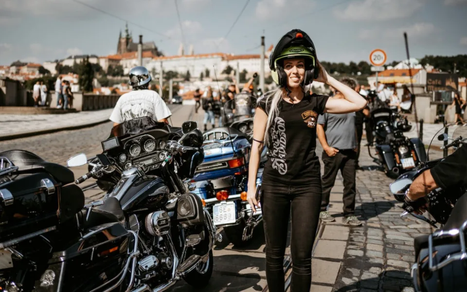Motorkáři zaplaví Prahu. Přes centrum jich pojede osm set