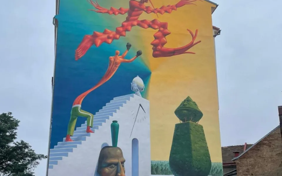 Nový murál v Holešovicích.