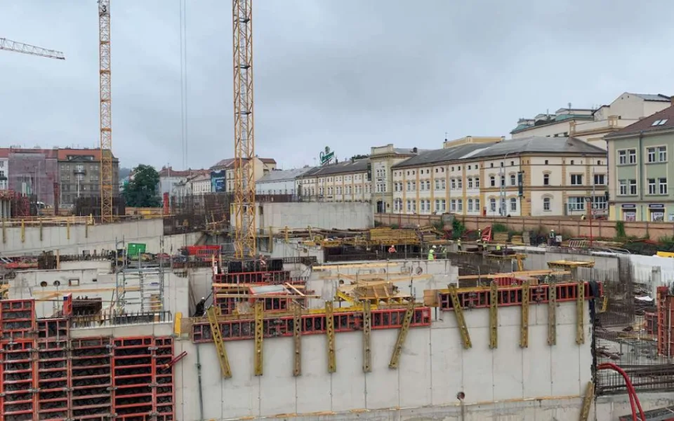 Do nové čtvrti by se lidé měli stěhovat na přelomu roku.