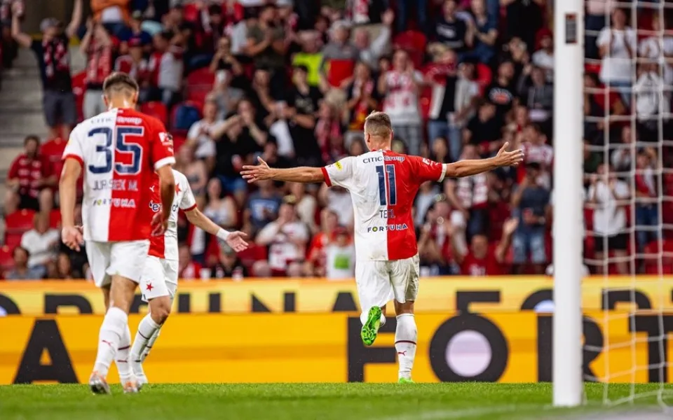 Slavia rozdrtila Teplice 6:0 a je v čele tabulky první ligy