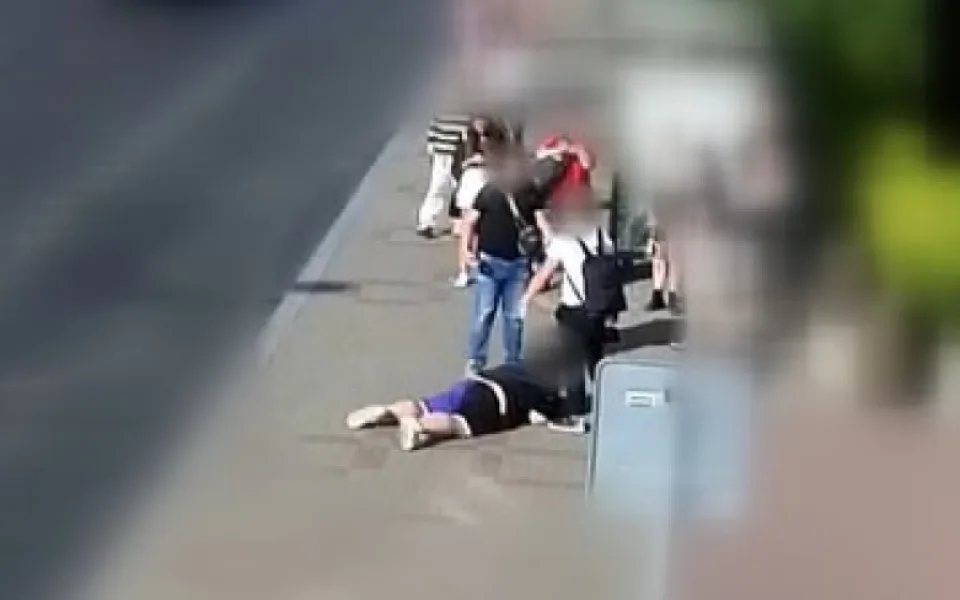 VIDEO: Recidivista brutálně napadl chlapce. Chtěl mu ukrást batoh