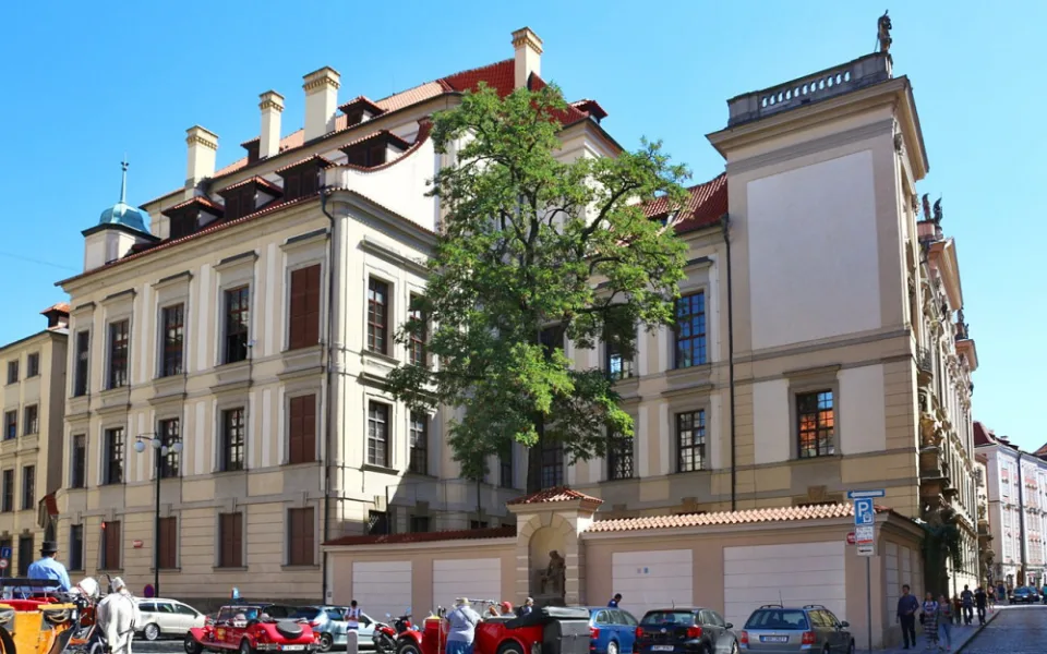 Clam-Gallasův palác na Mariánském náměstí je konečně opraven. V úterý se slavnostně otevře veřejnosti