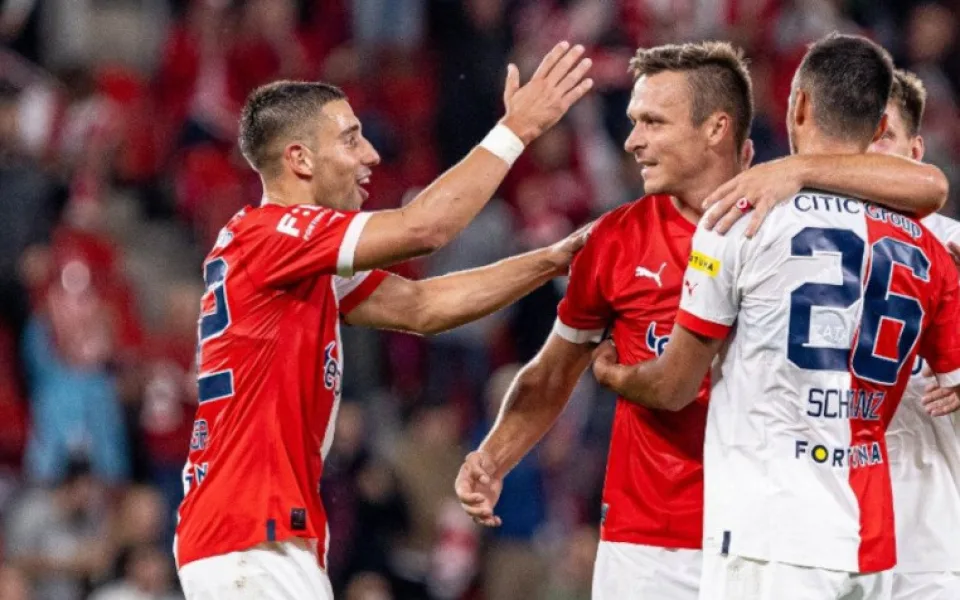 Slavia dala tři góly už v první půli.