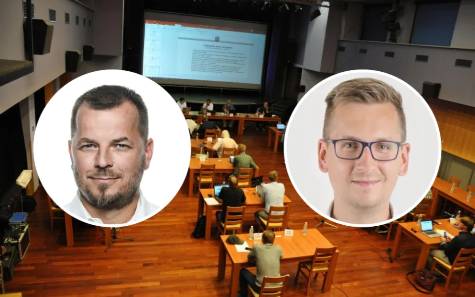 Starosta Kaněra a opoziční zastupitel Zelenka.