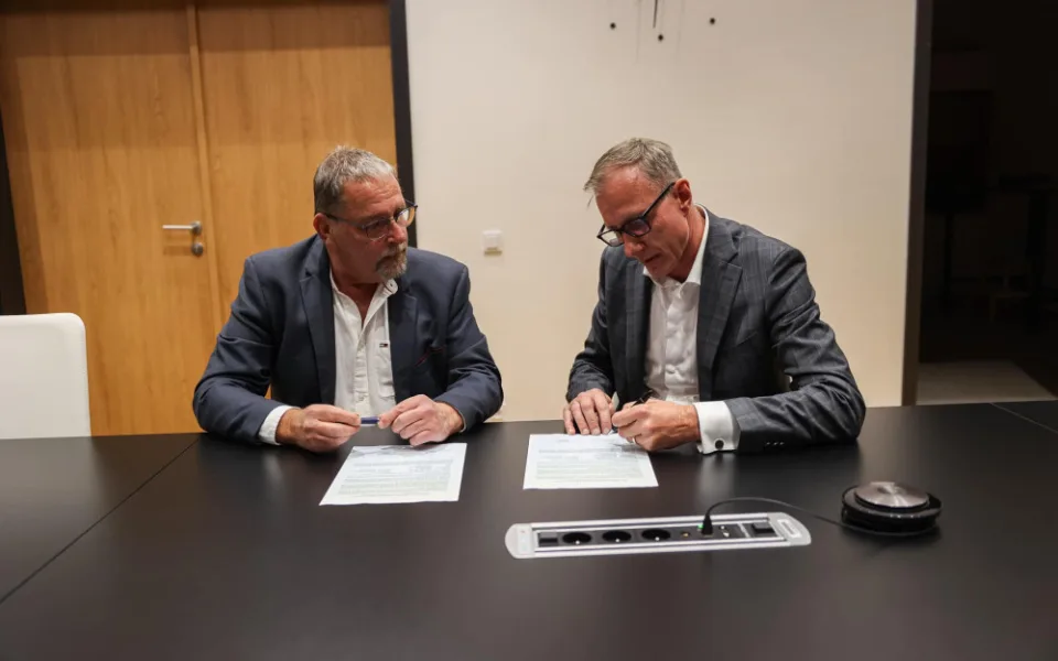 Memorandum o budoucí spolupráci podepsali Milan Maruštík za ANO a Vojtěch Kos za Společně pro Prahu 12.