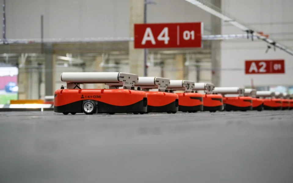 Zásilkovna zdvojnásobila počet robotů. U Prahy otvírá nové obří depo