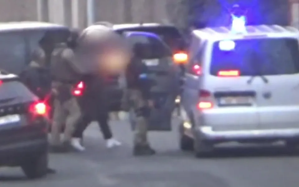 Jednoho z vrahů zadržela zásahová jednotka.